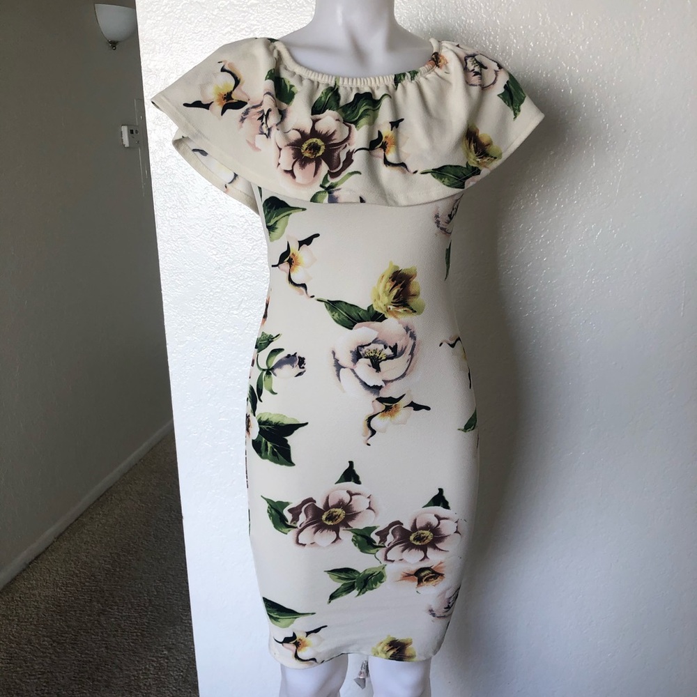 🆕 Candy Di beautiful cream Floral dress